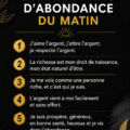 Femme méditant le matin, entourée de lumière, avec des affirmations positives écrites autour d'elle.