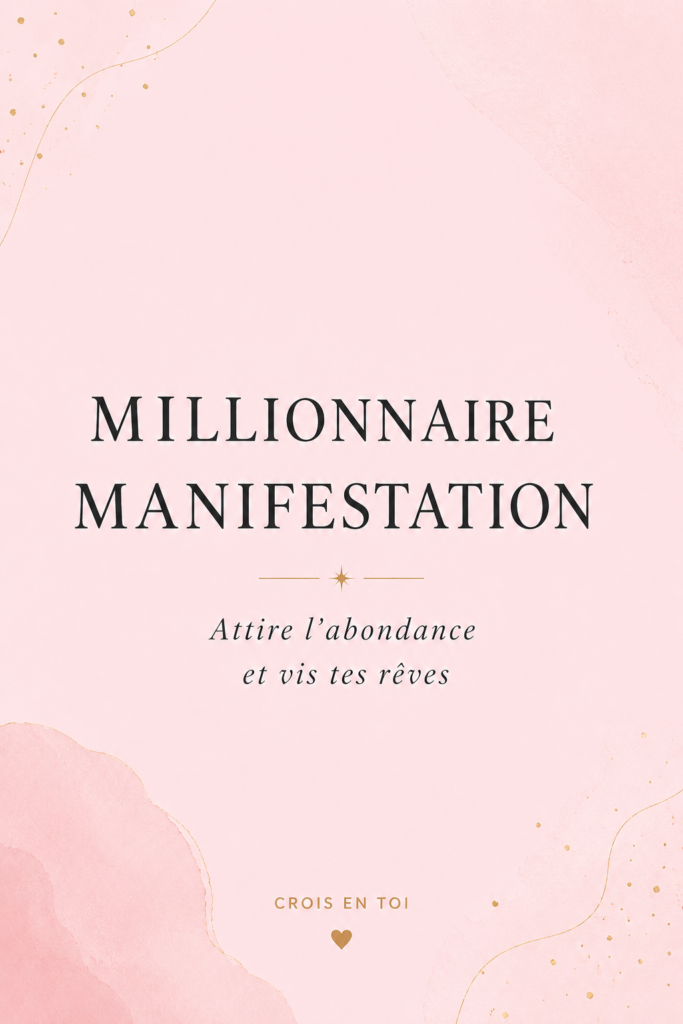 Femme souriante réfléchissant à ses aspirations financières avec un carnet et un stylo, évoquant l'état d'esprit millionnaire.