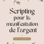 Une femme écrit dans un journal pour manifester sa prospérité financière.