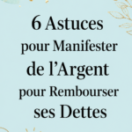 Femme méditant sur ses finances avec un carnet, symbolisant l'attraction de l'argent.