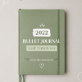 Bullet journal ouvert montrant différentes pages créatives de 2022