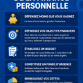 femme souriante consultant ses finances avec un ordinateur, représentant la gestion financière personnelle.