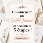 Une femme écrivant dans son Bullet Journal avec des fournitures colorées autour.