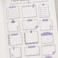 Femme utilisant un Bullet Journal rempli de couleurs et d'idées