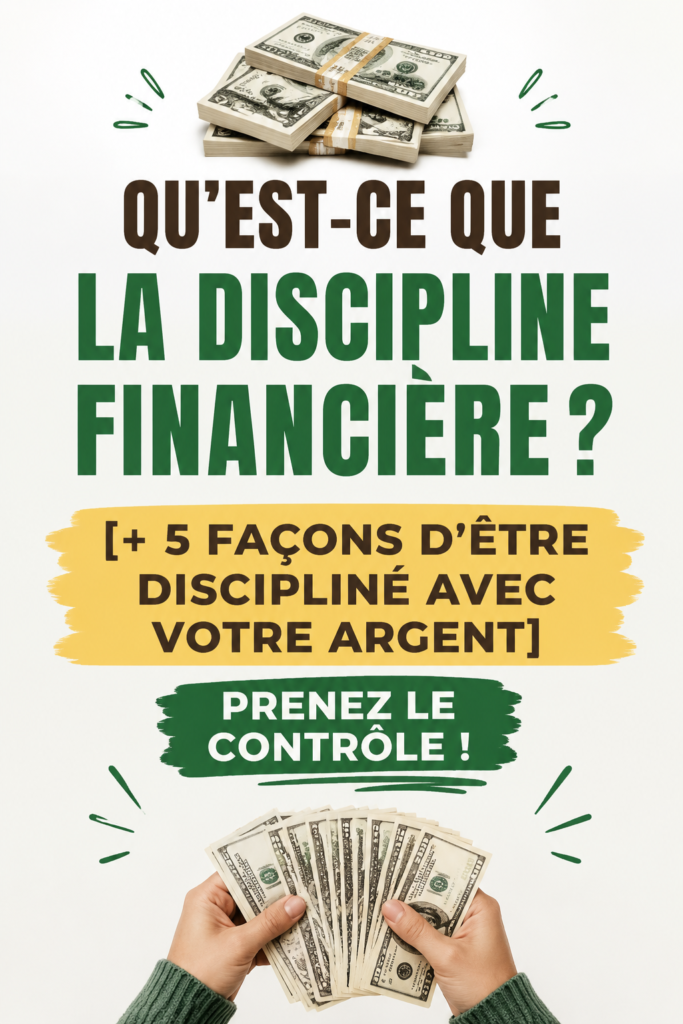 Femme consultant un budget personnel avec un ordinateur et un carnet