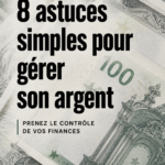 Femme en train de gérer son budget avec un ordinateur et un carnet.